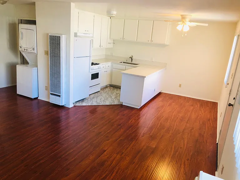 4942 Maplewood Ave #105 — Photo 3