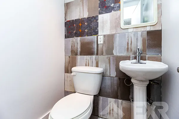 Rented by EXR | media 10