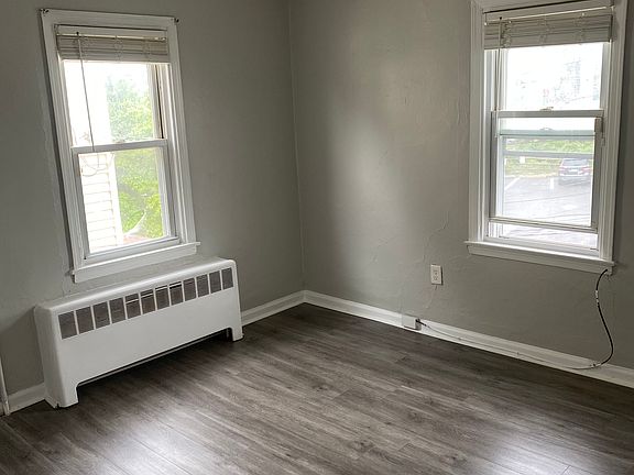 3rd image of 610 Roosevelt Ave #B