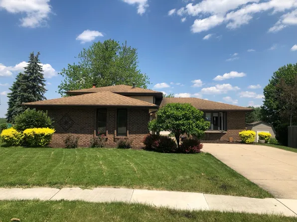2 Timberline Pl, Lemont, IL 60439