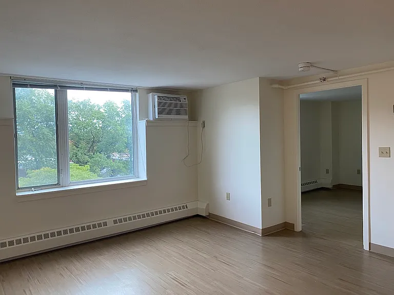 Castle Square Apartments — Photo 17