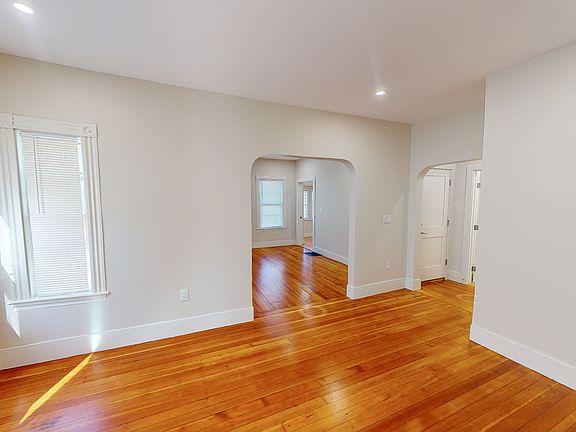 2nd image of 37 Litchfield St #5