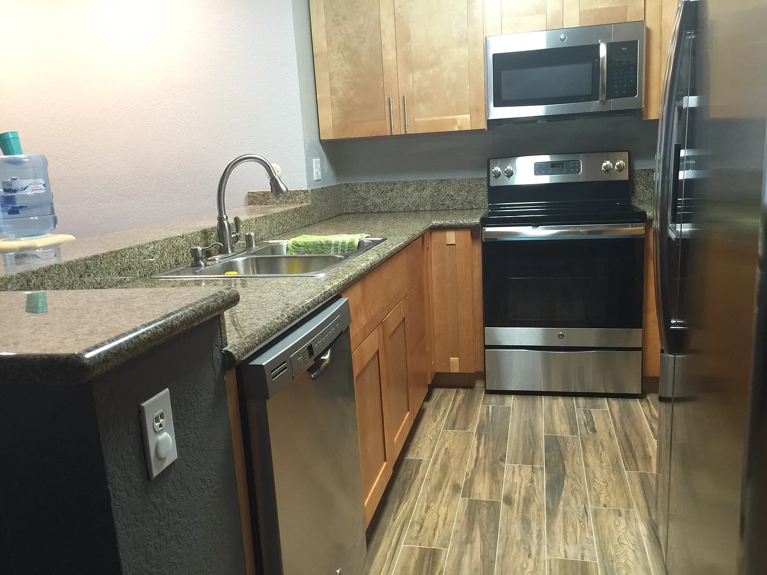 3 bed, 1096 sqft, $3,195 — Photo 4