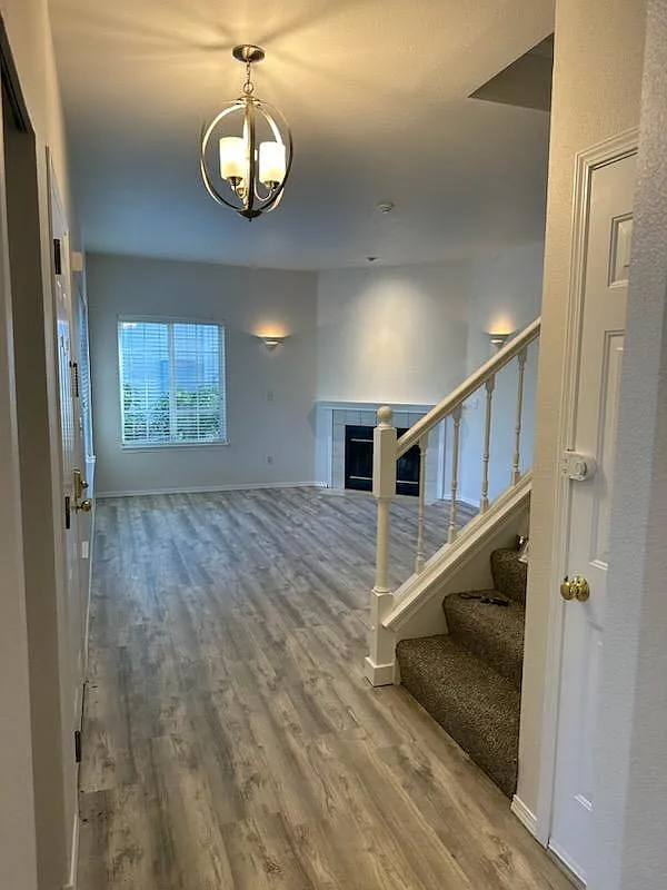 10909 Avondale Rd NE — Photo 1