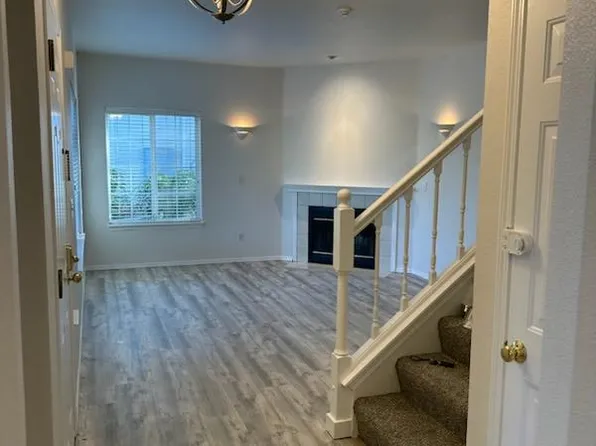 10909 Avondale Rd NE APT B105, Redmond, WA 98052