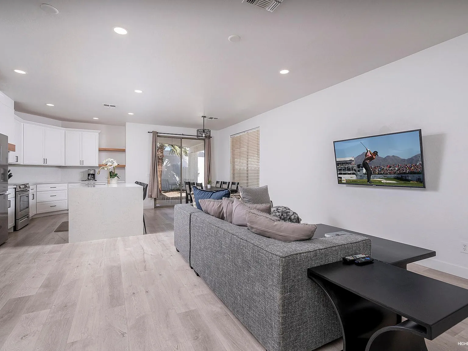 3 bed, 1370 sqft, $3,500 — Photo 2