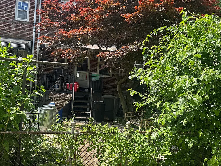 202 Willow Ave — Photo 2