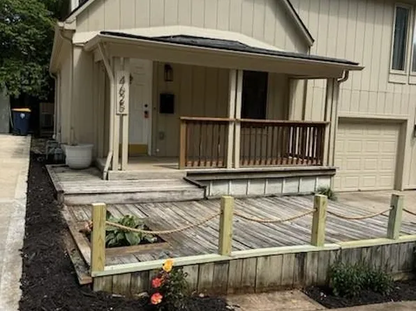 4625 Bell St, Kansas City, MO 64112