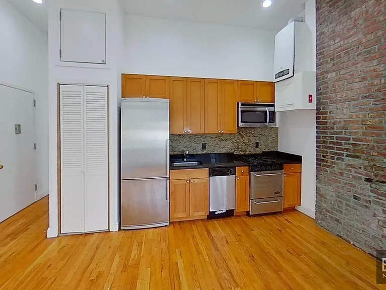 207 2nd Ave #3F — Photo 3
