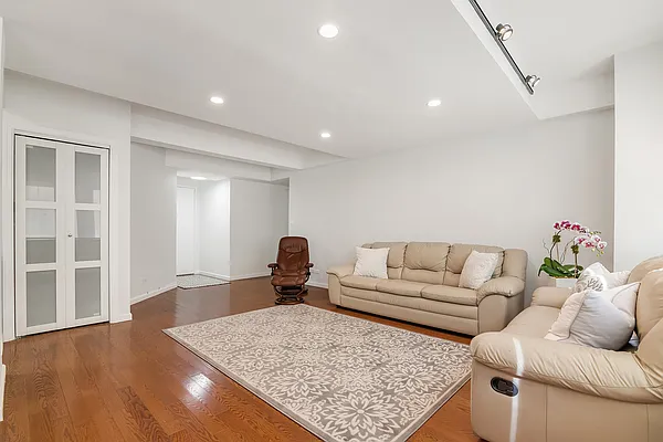 Rented by New York Private Realty Group | media 3