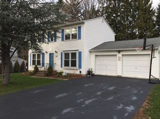 3 Loretta Ln, Oak Ridge, NJ 07438