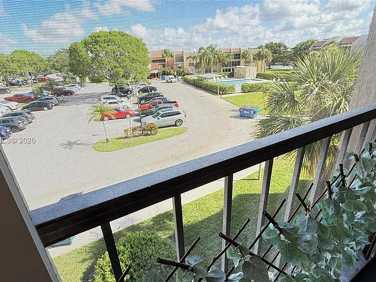 240 Lakeview Dr #306 — Photo 16