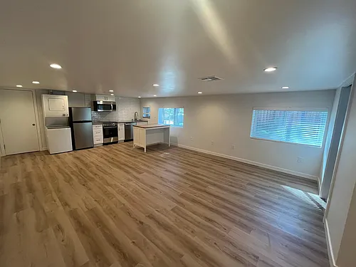 3835 Hamilton Way Photo 1