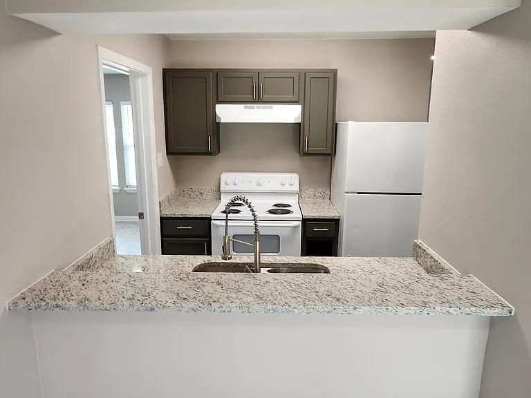 606 Crockett St — Photo 13