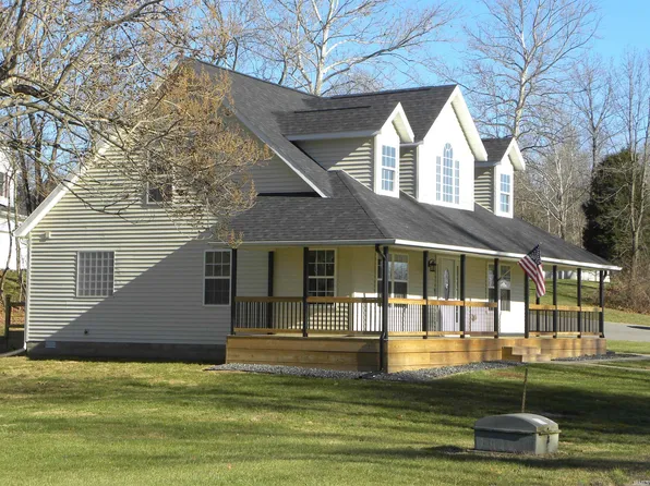 725 W Thornridge Way, Spencer, IN 47460