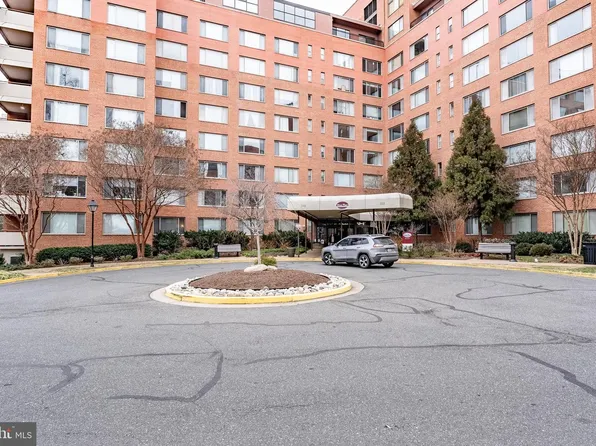 1111 Arlington Blvd APT 828, Arlington, VA 22209