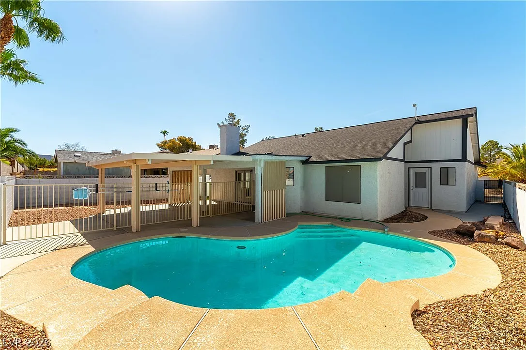 3 bed, 2.0 bath, 1693 sqft, $2,495 — Photo 1