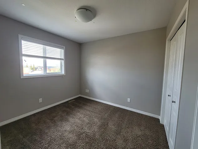 Beautiful 3 Bed, 1.5 Bath in Exciting Sylvan Lake! — Photo 4