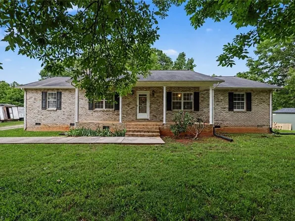 1942 Junction Rd, Mocksville, NC 27028