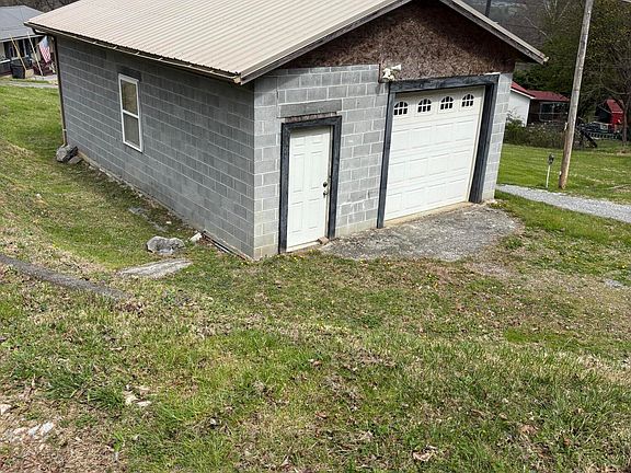 2nd image of 131 Russell Hill Rd