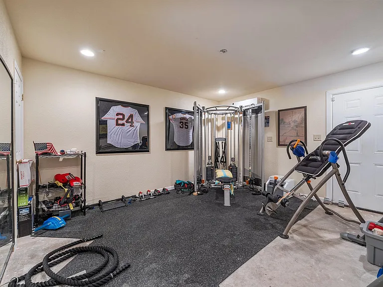 604 Rolling Green Dr — Photo 37