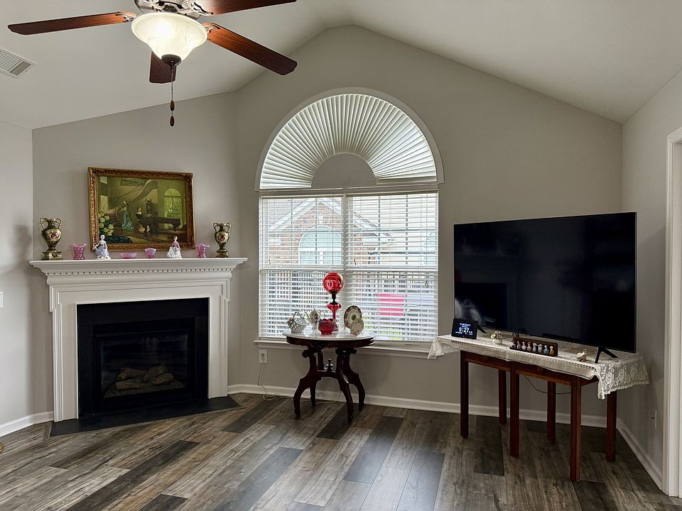2nd image of 825 Browns Ln #1202