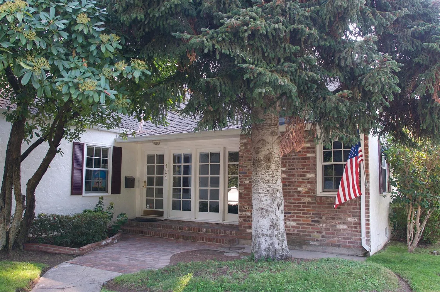 121 S Orange Ave photo 1