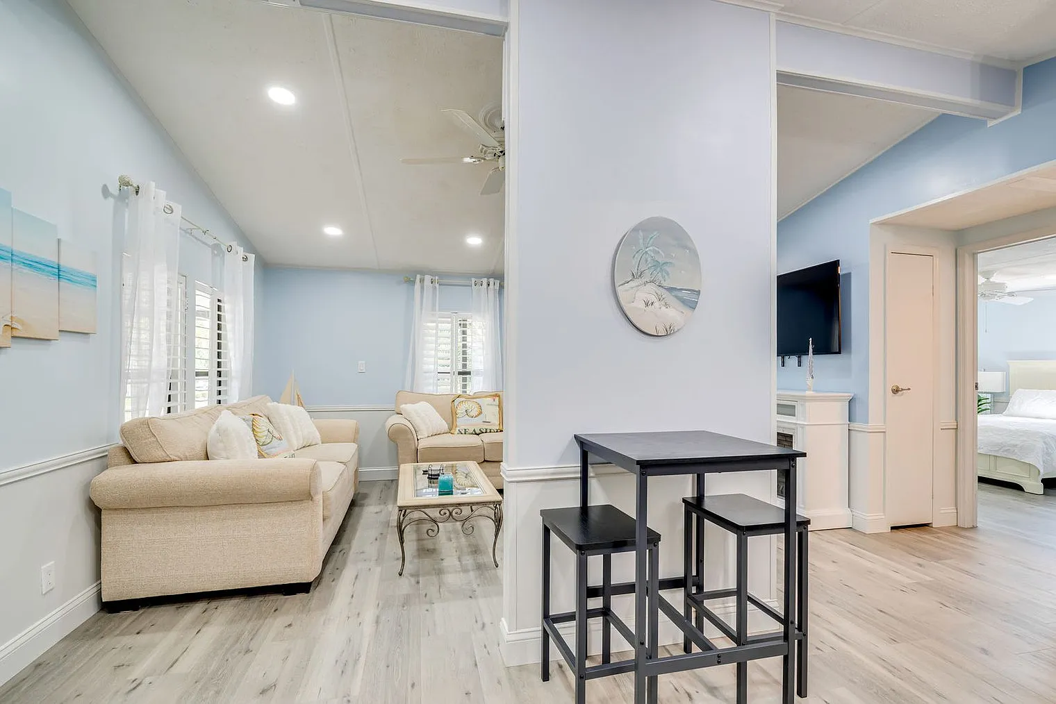 3 bed, 1.0 bath, 904 sqft, $2,281 — Photo 4