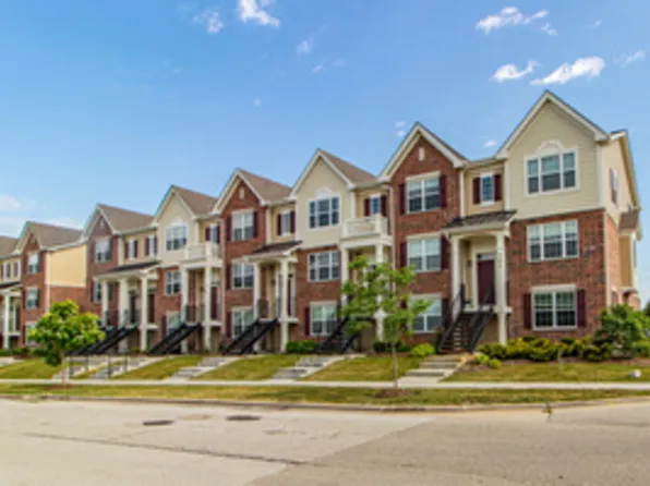 701 Hickory St #701, Mundelein, IL 60060