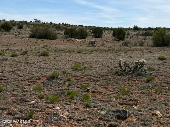 363S W Via Dolorosa Rd, Seligman, AZ 86337
