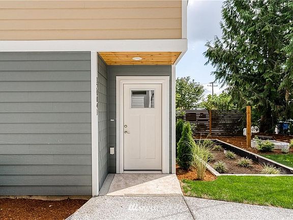5th image of 12004 22nd Ave NE #B