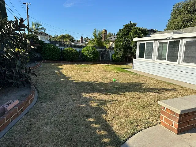 825 N Acacia Ave — Photo 21