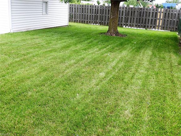 4th image of 16034 Harrison Dr