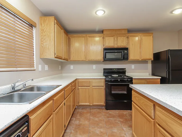3433 Palatine Hills Ave — Photo 5