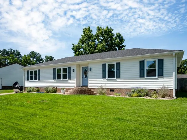 904 Levee Ln, Chesapeake, VA 23323