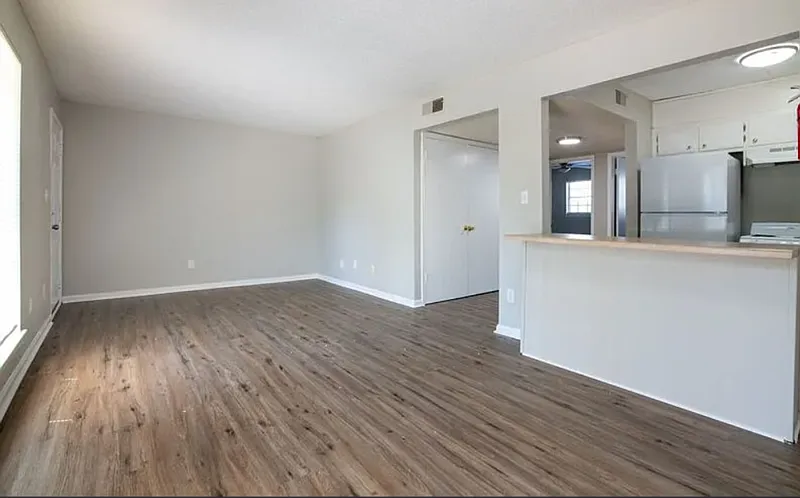 2 bed, 1.0 bath, $799 — Photo 2