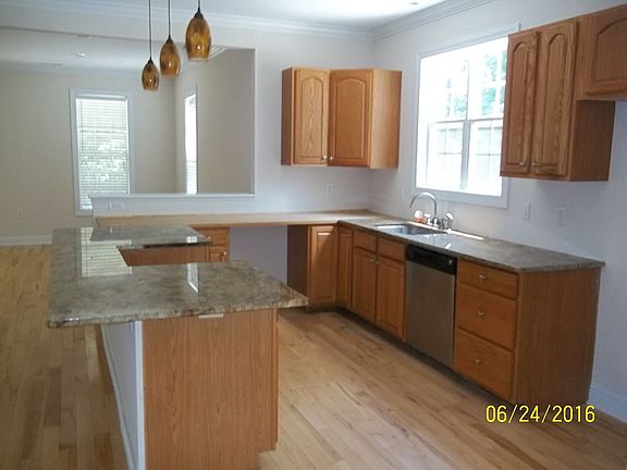 4th image of 896 Lakeside Dr