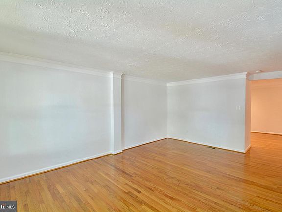3rd image of 16188 Henderson Ln