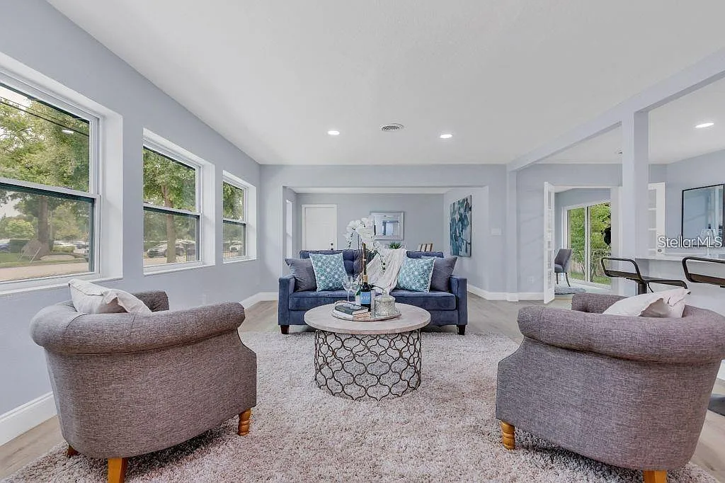 3 bed, 2.0 bath, 1641 sqft, $2,899 — Photo 3