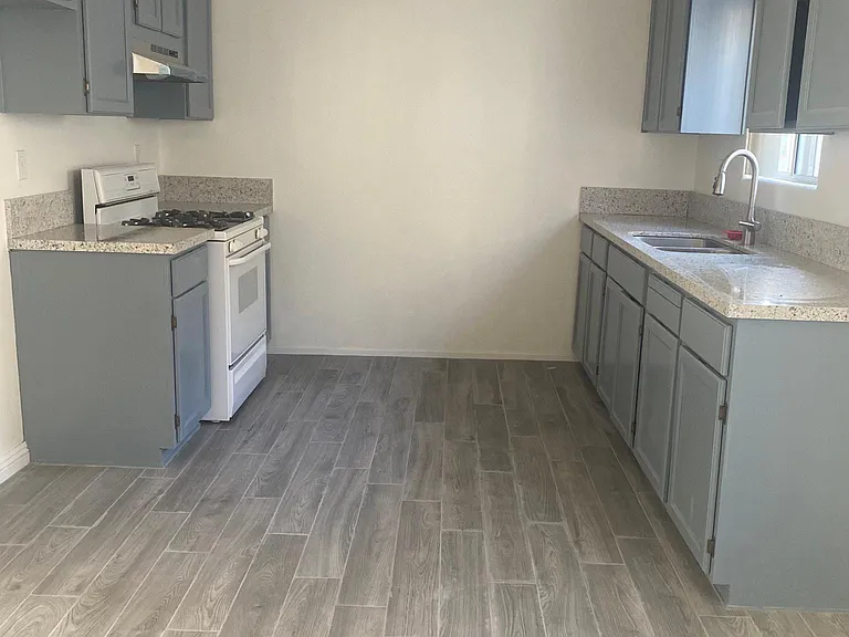 1827 N Mariposa Ave — Photo 8