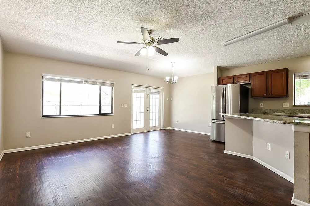 4 bed, 2.0 bath, 1744 sqft, $2,680 — Photo 3