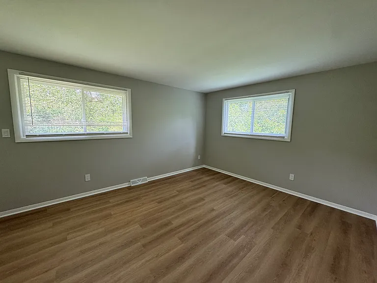 302 Forest View Dr — Photo 9