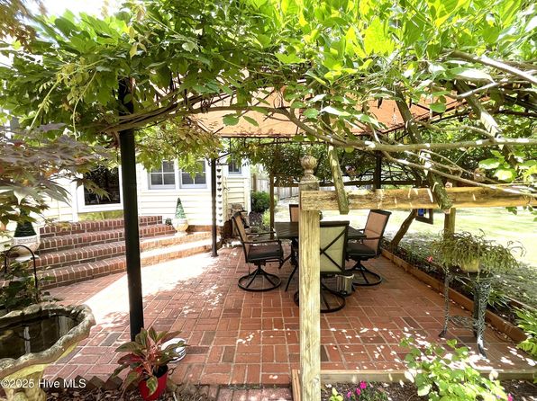 102 Baywood Court, New Bern, NC 28562