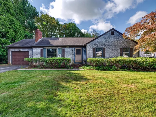 36 Beechwood Dr, Dartmouth, MA 02748