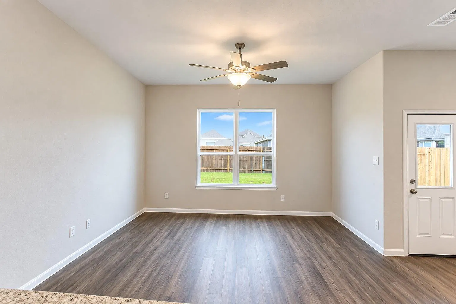 3 bed, 2.5 bath, 1643 sqft, $1,950 — Photo 2