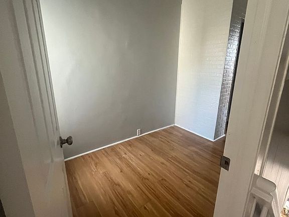4th image of 125 Moss St
