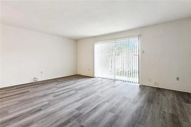 3827 Vernon St — Photo 12