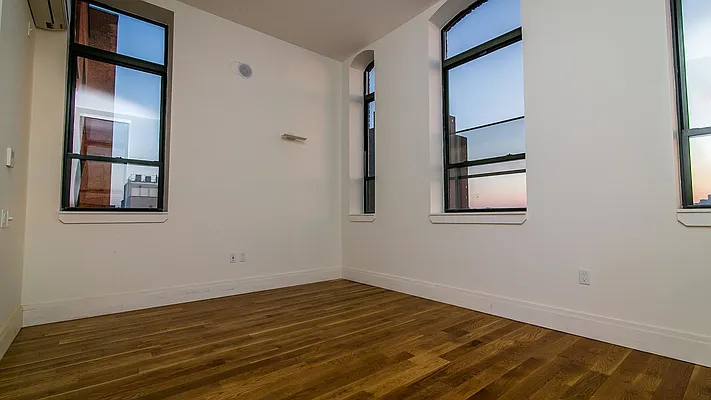 Rented by Nooklyn NYC LLC | media 47