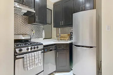 Rented by R New York