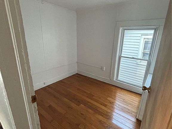 5th image of 18 Montcalm St APT 2